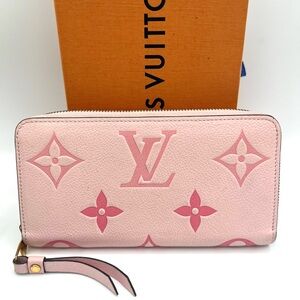 Louis Vuitton Pink emprente zipp arround wallet ❤️